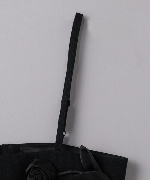 VIVIANO(ヴィヴィアーノ)の「<VIVIANO>フラワー アップリケ ビスチェ(キャミソール・レディース・ブラック・FREE)」の4枚目の写真