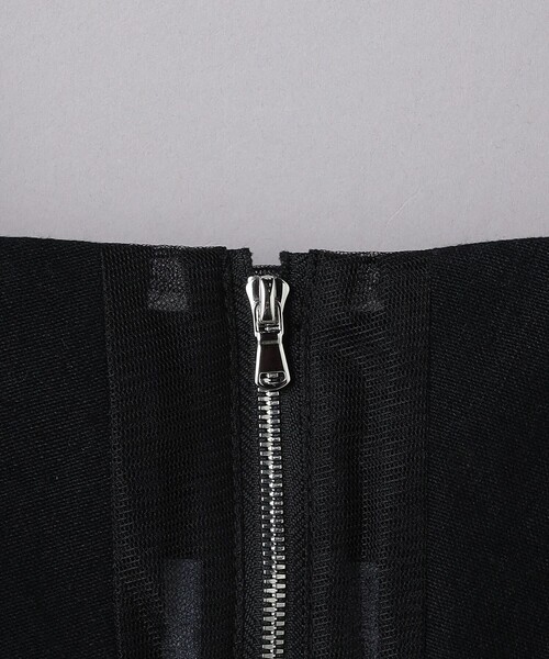 VIVIANO(ヴィヴィアーノ)の「<VIVIANO>フラワー アップリケ ビスチェ(キャミソール・レディース・ブラック・FREE)」の6枚目の写真