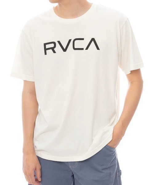 RVCA(ルーカ)の「RVCA メンズ RVCA PFP SS Tシャツ 【2025年春夏モデル】/ルーカロゴクルーネック半袖Tシャツ(Tシャツ/カットソー・メンズ・ブラック系その他/ブルー系その他/オフホワイト・LARGE/MEDIUM/X-LARGE/SMALL)」の2枚目の写真