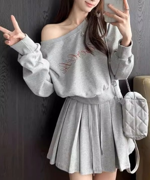 .KOM(ドットコム)の「A'GEM/9 × .kom 『.Kom/ドットケーオーエム』 ワンショルダートップス(Tシャツ/カットソー・レディース・グレー・S)」の4枚目の写真