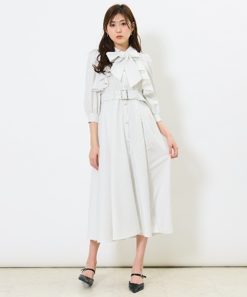 AND COUTURE（アンドクチュール）の「ストライプフリルケープワンピース（ワンピース・レディース・ベージュ系その他/ホワイト系その他/ブルー系その他/グレー系その他・FREE）」の2枚目の写真