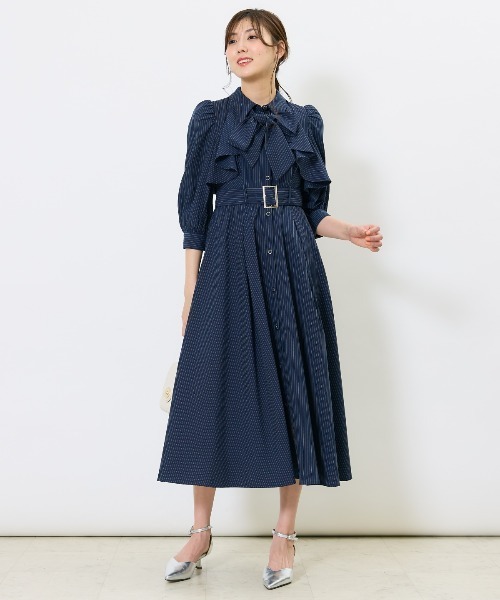 AND COUTURE（アンドクチュール）の「ストライプフリルケープワンピース（ワンピース・レディース・ベージュ系その他/ホワイト系その他/ブルー系その他/グレー系その他・FREE）」の4枚目の写真