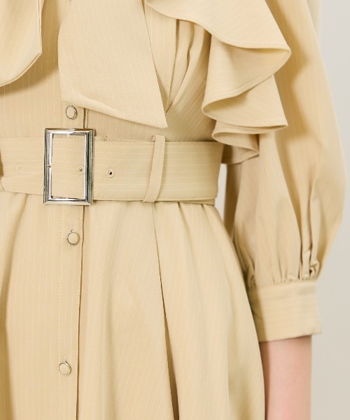 AND COUTURE（アンドクチュール）の「ストライプフリルケープワンピース（ワンピース・レディース・ベージュ系その他/ホワイト系その他/ブルー系その他/グレー系その他・FREE）」の7枚目の写真