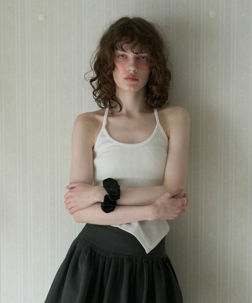 GIUNON（ジウノン）の「asymmetry ribbon camisole / アシンメトリーリボンキャミソール（キャミソール・レディース・ホワイト/グレー・FREE）」の4枚目の写真