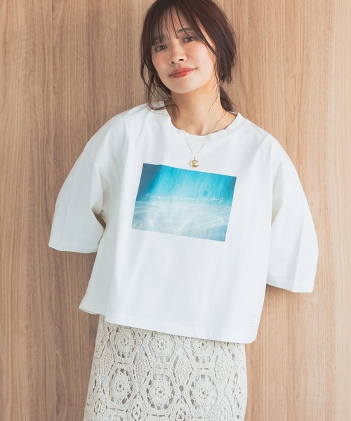 mysty woman（ミスティウーマン）の「【花盛友里さんコラボ】コラボフォトショートTシャツ 493897（Tシャツ/カットソー・レディース・ホワイト系その他4/ホワイト系その他2/ホワイト系その他3/ホワイト系その他・FREE）」の4枚目の写真