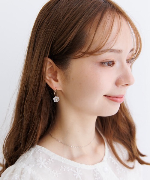 flower(フラワー)の「タイニーフラワーフープピアス(ピアス(片耳用)・レディース・ゴールド/シルバー・FREE)」の13枚目の写真