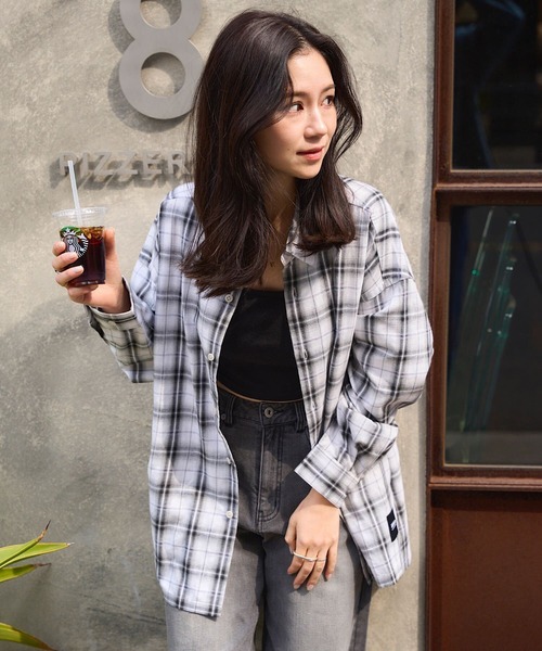 ATHLETA（アスレタ）の「［ athleta ］オーバーサイズチェックシャツ（シャツ/ブラウス・レディース・ブルー系その他/ホワイト系その他・L/M）」の20枚目の写真