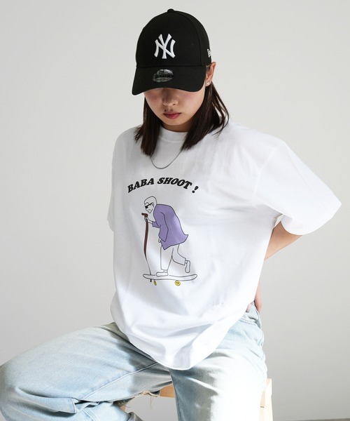 BASIS(ベイシス)の「BABA SHOOTロゴ ユニセックス プリントTシャツ(Tシャツ/カットソー・レディース・ホワイト・MEDIUM/LARGE)」の22枚目の写真