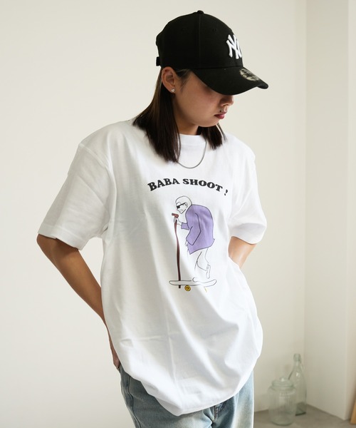 BASIS(ベイシス)の「BABA SHOOTロゴ ユニセックス プリントTシャツ(Tシャツ/カットソー・レディース・ホワイト・MEDIUM/LARGE)」の11枚目の写真