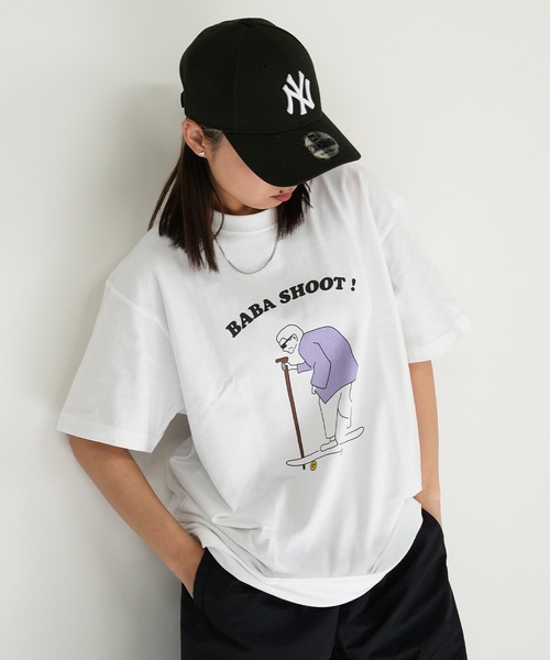 BASIS(ベイシス)の「BABA SHOOTロゴ ユニセックス プリントTシャツ(Tシャツ/カットソー・レディース・ホワイト・MEDIUM/LARGE)」の15枚目の写真