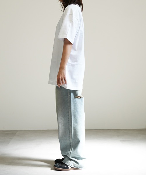 BASIS(ベイシス)の「BABA SHOOTロゴ ユニセックス プリントTシャツ(Tシャツ/カットソー・レディース・ホワイト・MEDIUM/LARGE)」の2枚目の写真