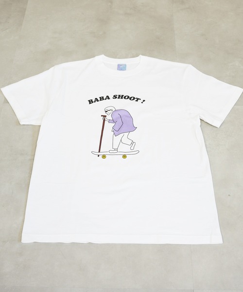 BASIS(ベイシス)の「BABA SHOOTロゴ ユニセックス プリントTシャツ(Tシャツ/カットソー・レディース・ホワイト・MEDIUM/LARGE)」の4枚目の写真