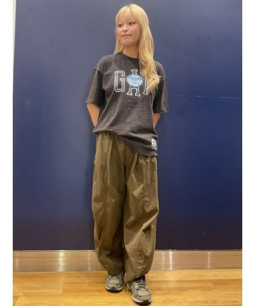 GAP（ギャップ）の「ミッドライズ ツイル バレルパンツ（その他パンツ・レディース・カーキ/ブラック/ブラウン・XS/S/M/L/XXS）」の10枚目の写真