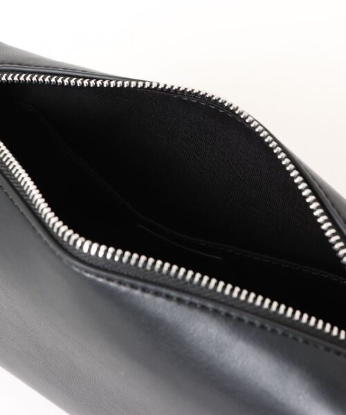 A.P.C.（アーペーセー）の「Nino カメラバッグ（ショルダーバッグ・メンズ・ブラック・ONESIZE）」の8枚目の写真