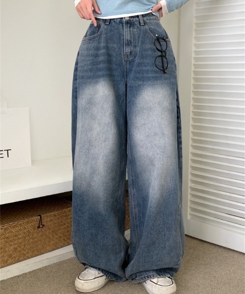 almo(アルモ)の「【LAMPOON】スーパールーズバルーンデニムパンツ(デニムパンツ・レディース・ライトブルー/ブラック/ダークブルー・SMALL/MEDIUM/LARGE)」の1枚目の写真