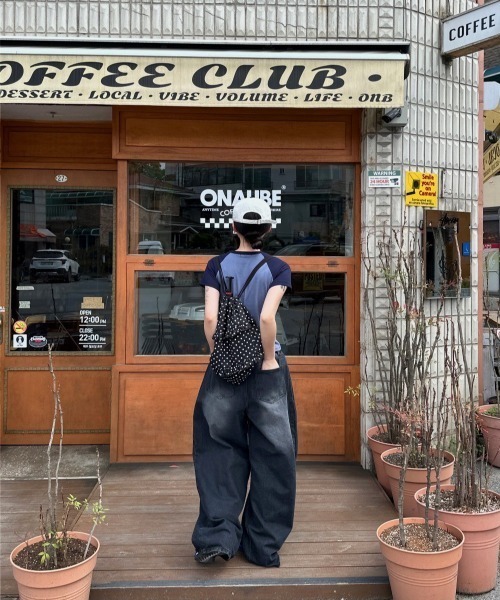 almo(アルモ)の「【LAMPOON】スーパールーズバルーンデニムパンツ(デニムパンツ・レディース・ライトブルー/ブラック/ダークブルー・SMALL/MEDIUM/LARGE)」の6枚目の写真