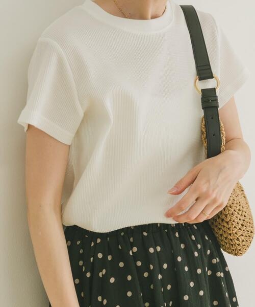 ITEMS URBANRESEARCH(アイテムズ アーバンリサーチ)の「ワッフル半袖Tシャツ(Tシャツ/カットソー・レディース・ホワイト/ベージュ/グレー/チャコールグレー・FREE)」の1枚目の写真