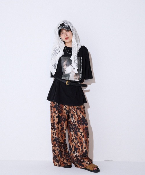 JEANASIS（ジーナシス）の「ROCKフォトクラック BIG TEE/586510（Tシャツ/カットソー・レディース・チャコールグレー/ホワイト/ブラック・FREE）」の6枚目の写真