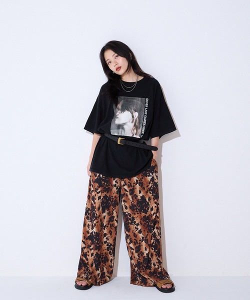 JEANASIS（ジーナシス）の「ROCKフォトクラック BIG TEE/586510（Tシャツ/カットソー・レディース・チャコールグレー/ホワイト/ブラック・FREE）」の8枚目の写真