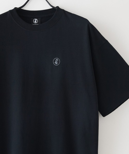 brknhome(ブロークンホーム)の「【brknhome/ブロークンホーム】サークルロゴ バックプリントTシャツ オーバーサイズ(Tシャツ/カットソー・メンズ・ホワイト/ブラック・MEDIUM/LARGE)」の4枚目の写真