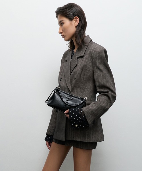 CHARLES & KEITH（チャールズ & キース）の「Noane ノアン クリンクルエフェクトドロウストリングトップハンドルバッグ（ハンドバッグ・レディース・ブラウン系その他7/オートミール/スミクロ・S）」の2枚目の写真