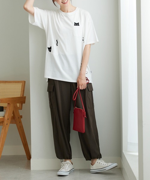 BELLUNA PLUS(ベルーナ)の「ネコ刺しゅうビッグプルオーバー(Tシャツ/カットソー・レディース・チャコール/オフホワイト/ホワイト系/オートミール・X-LARGE/LARGE/MEDIUM)」の22枚目の写真