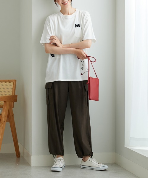 BELLUNA PLUS(ベルーナ)の「ネコ刺しゅうビッグプルオーバー(Tシャツ/カットソー・レディース・チャコール/オフホワイト/ホワイト系/オートミール・X-LARGE/LARGE/MEDIUM)」の21枚目の写真