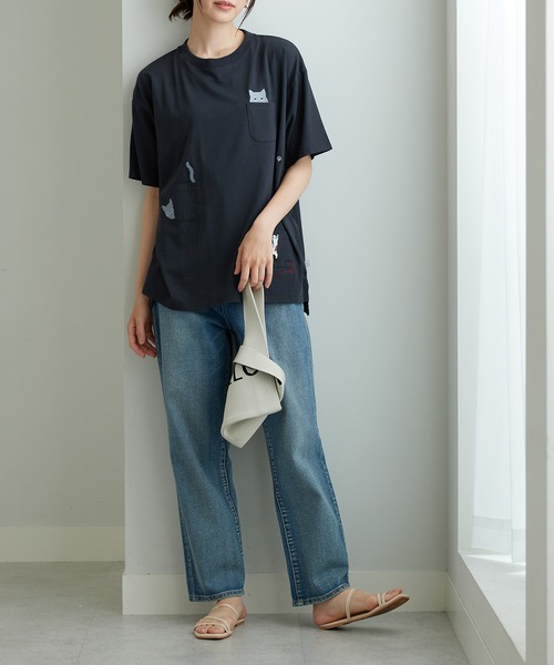 BELLUNA PLUS(ベルーナ)の「ネコ刺しゅうビッグプルオーバー(Tシャツ/カットソー・レディース・チャコール/オフホワイト/ホワイト系/オートミール・X-LARGE/LARGE/MEDIUM)」の15枚目の写真