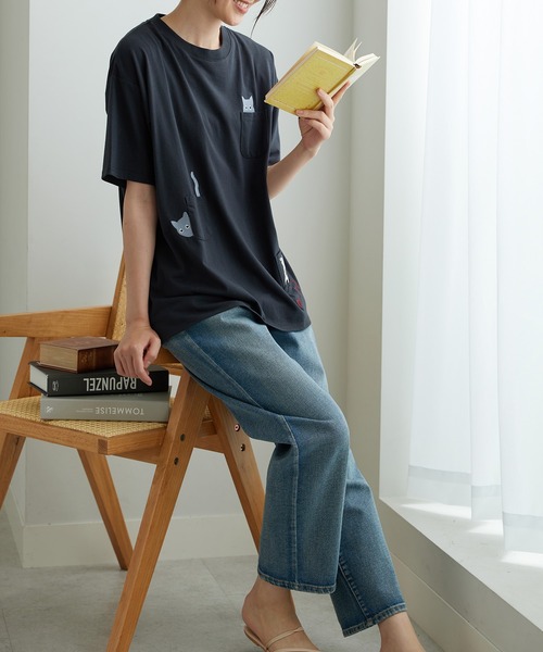 BELLUNA PLUS(ベルーナ)の「ネコ刺しゅうビッグプルオーバー(Tシャツ/カットソー・レディース・チャコール/オフホワイト/ホワイト系/オートミール・X-LARGE/LARGE/MEDIUM)」の11枚目の写真