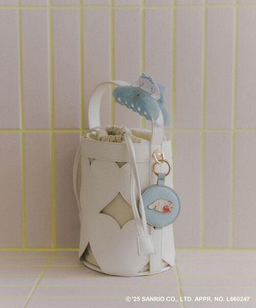 VIS（ビス）の「【シナモロール】VIS別注ミラーチャーム（キーホルダー・レディース・サックスブルー/ベージュ系その他・FREE）」の3枚目の写真