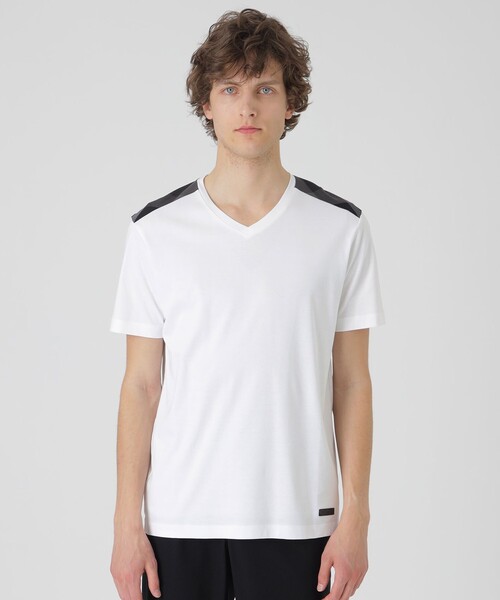 【一部店舗限定】ショルダーチェックVネックTシャツ