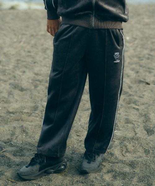 IPD(アイピーディー)の「【IPD】SHAKA VELOUR PANTS(その他パンツ・メンズ・ブラック・MEDIUM/LARGE/X-LARGE)」の1枚目の写真