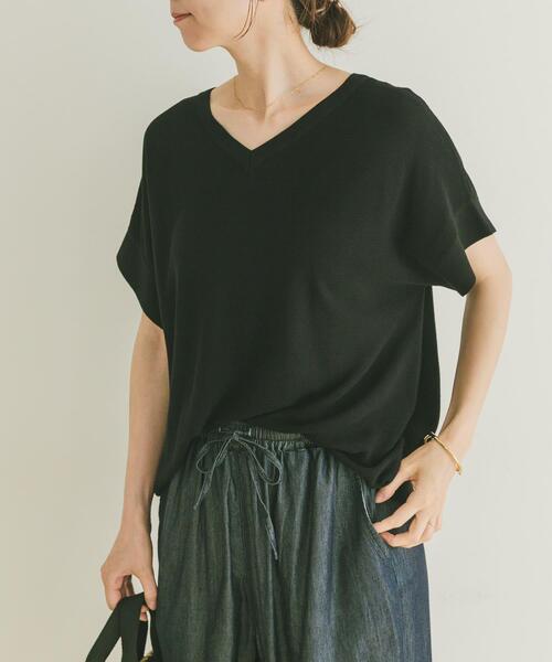 ITEMS URBANRESEARCH(アイテムズ アーバンリサーチ)の「Vネックフレンチニット(ニット/セーター・レディース・ブラック/グレー系その他/ブラウン/レッド系その他・FREE)」の2枚目の写真