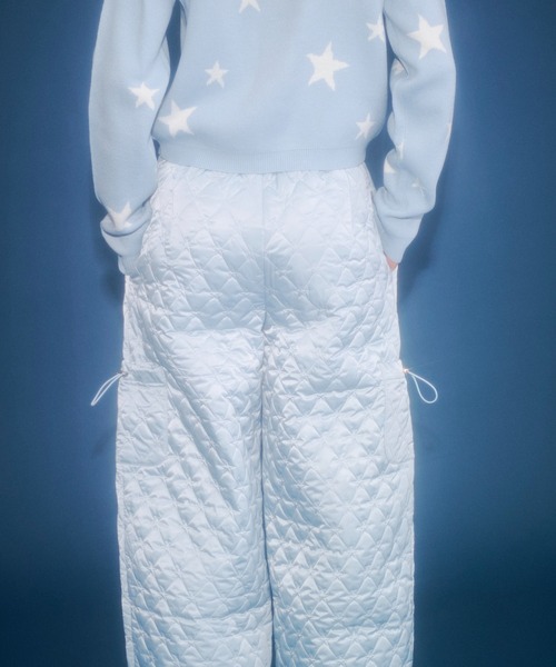 FEKETE（フェケテ）の「star quilted wide pants / 星柄キルティングワイドパンツ（カーゴパンツ・レディース・ベビーピンク/グレイッシュブルー・LARGE/MEDIUM/SMALL）」の5枚目の写真