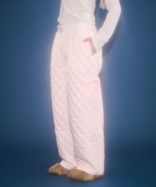 FEKETE（フェケテ）の「star quilted wide pants / 星柄キルティングワイドパンツ（カーゴパンツ・レディース・ベビーピンク/グレイッシュブルー・LARGE/MEDIUM/SMALL）」の8枚目の写真