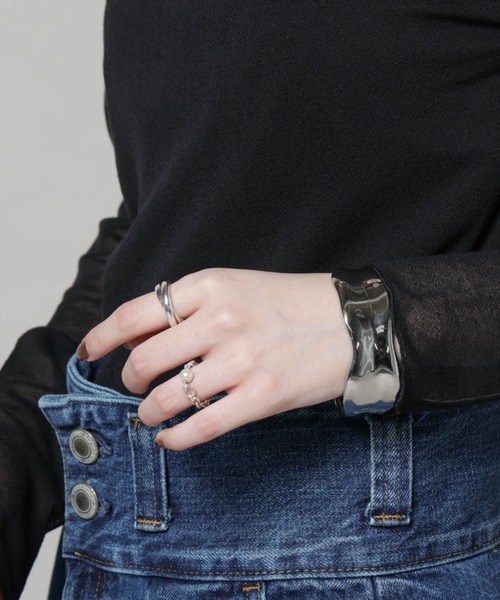 NANO universe（ナノユニバース）の「ワイドニュアンスバングル（バングル/リストバンド・レディース・ゴールド/シルバー・FREE）」の2枚目の写真