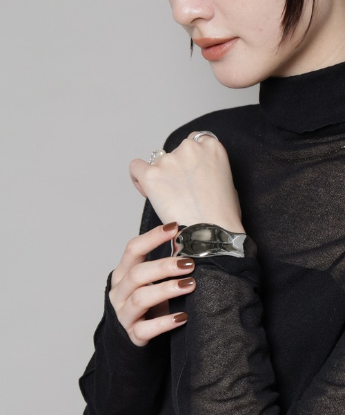 NANO universe（ナノユニバース）の「ワイドニュアンスバングル（バングル/リストバンド・レディース・ゴールド/シルバー・FREE）」の3枚目の写真