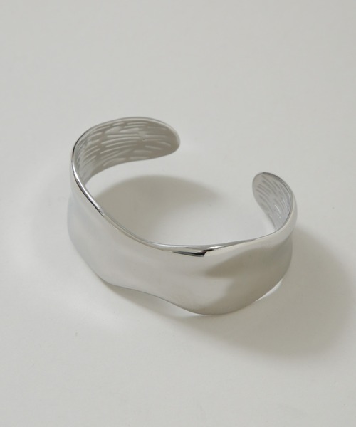 NANO universe（ナノユニバース）の「ワイドニュアンスバングル（バングル/リストバンド・レディース・ゴールド/シルバー・FREE）」の4枚目の写真