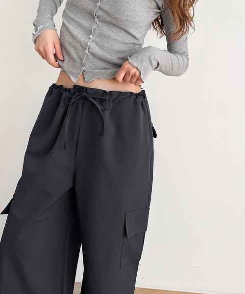 CANAL JEAN（キャナルジーン）の「diggity　ポリレーヨンカーゴイージーパンツ（その他パンツ・レディース・チャコールグレー・ONE SIZE）」の7枚目の写真