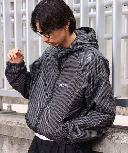 FFEIN(フェイン)の「【FFEIN(フェイン)】軽量リップストップナイロンジャケット / ワンポイント ナイロン ジップ ドローコード(ナイロンジャケット・メンズ・ブラック/サックスブルー/ブラウン/ダークネイビー・SMALL/MEDIUM/LARGE)」の10枚目の写真
