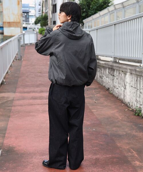 FFEIN(フェイン)の「【FFEIN(フェイン)】軽量リップストップナイロンジャケット / ワンポイント ナイロン ジップ ドローコード(ナイロンジャケット・メンズ・ブラック/サックスブルー/ブラウン/ダークネイビー・SMALL/MEDIUM/LARGE)」の14枚目の写真