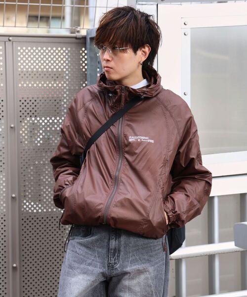 FFEIN(フェイン)の「【FFEIN(フェイン)】軽量リップストップナイロンジャケット / ワンポイント ナイロン ジップ ドローコード(ナイロンジャケット・メンズ・ブラック/サックスブルー/ブラウン/ダークネイビー・SMALL/MEDIUM/LARGE)」の16枚目の写真