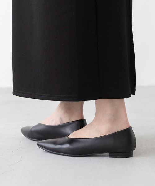 welleg（ウェレッグ）の「【 晴雨兼用 】 ポインテッドトゥ Vカット フラットパンプス（パンプス・レディース・シルバー/ブラック/アイボリー・22.0cm/22.5cm/23.0cm/23.5cm/24.0cm/24.5cm/25.0cm/25.5cm/26.0cm/21.5cm）」の11枚目の写真