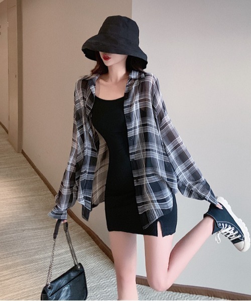 SHEPP(シープ)の「チェック柄 シアー ルーズシャツ【冷房・日焼け対策】(シャツ/ブラウス・レディース・ブルー/ブラック/ベージュ/ホワイト/レッド・F)」の6枚目の写真