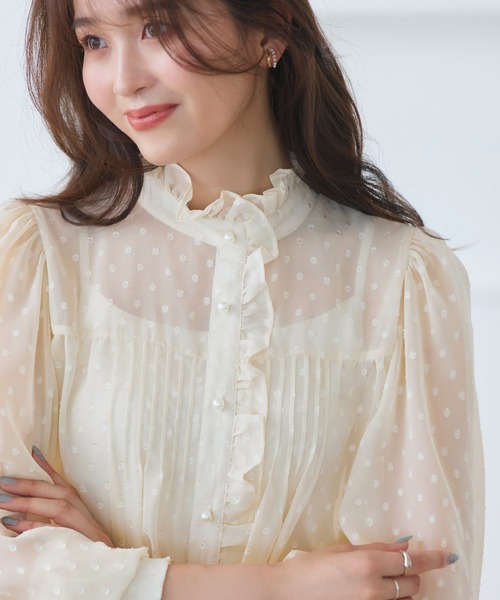 RUIRUE BOUTIQUE（ルイルエブティック）の「洗える ｜ ドット シフォン ピンタック ブラウス ｜ レディース シアー トップス 体型カバー 長袖 透け感 オフィスカジュアル きれいめ 大人かわいい シャツ（シャツ/ブラウス・レディース・ブラック/ベージュ/ネイビー/オフホワイト・M/L）」の10枚目の写真