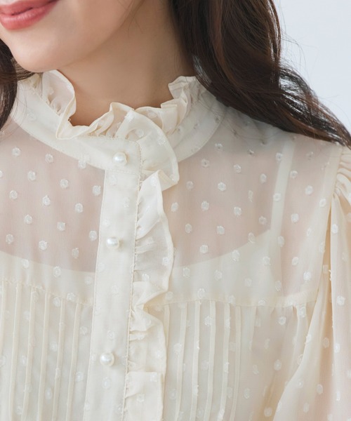 RUIRUE BOUTIQUE（ルイルエブティック）の「洗える ｜ ドット シフォン ピンタック ブラウス ｜ レディース シアー トップス 体型カバー 長袖 透け感 オフィスカジュアル きれいめ 大人かわいい シャツ（シャツ/ブラウス・レディース・ブラック/ベージュ/ネイビー/オフホワイト・M/L）」の14枚目の写真