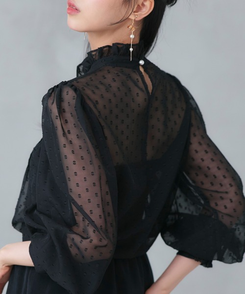 RUIRUE BOUTIQUE（ルイルエブティック）の「洗える ｜ ドット シフォン ピンタック ブラウス ｜ レディース シアー トップス 体型カバー 長袖 透け感 オフィスカジュアル きれいめ 大人かわいい シャツ（シャツ/ブラウス・レディース・ブラック/ベージュ/ネイビー/オフホワイト・M/L）」の20枚目の写真