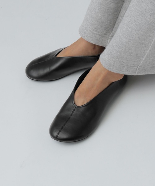 LEPSIM（レプシィム）の「オブリークフラットパンプス　589556（パンプス・レディース・シルバー/ブラック・LARGE/MEDIUM）」の2枚目の写真