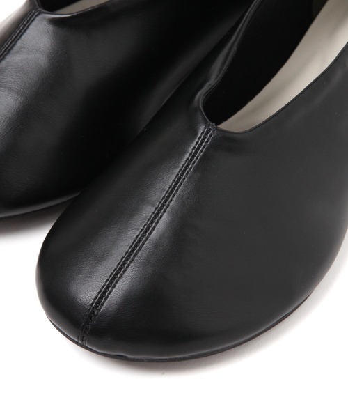 LEPSIM（レプシィム）の「オブリークフラットパンプス　589556（パンプス・レディース・シルバー/ブラック・LARGE/MEDIUM）」の7枚目の写真