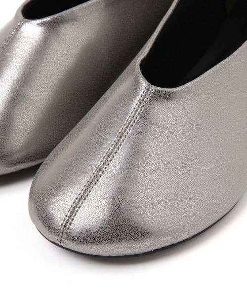 LEPSIM（レプシィム）の「オブリークフラットパンプス　589556（パンプス・レディース・シルバー/ブラック・LARGE/MEDIUM）」の9枚目の写真